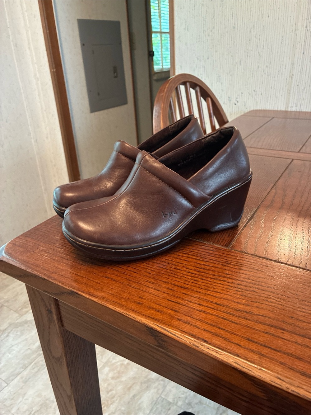 BOC Born Concept Brown Leather Clogs Women's 6 Slip On Shoes BC6596